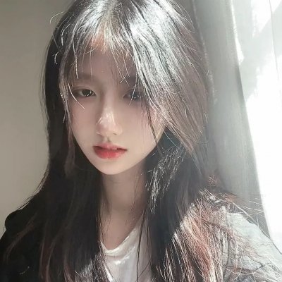 弱比少男闯女校 在线观看